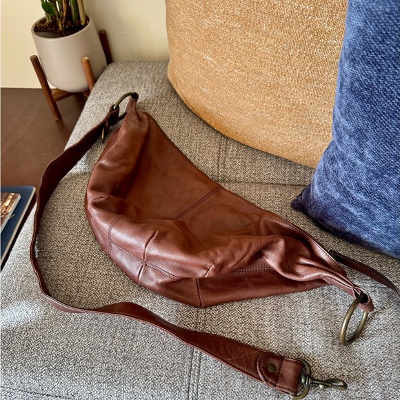 GAP Chocolate Leather Sling - Picture 9 of 10